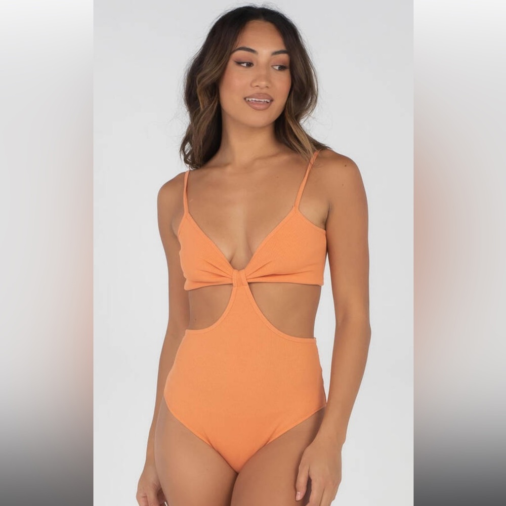 Beautiful Cheeky Cutout Bodysuit🧡